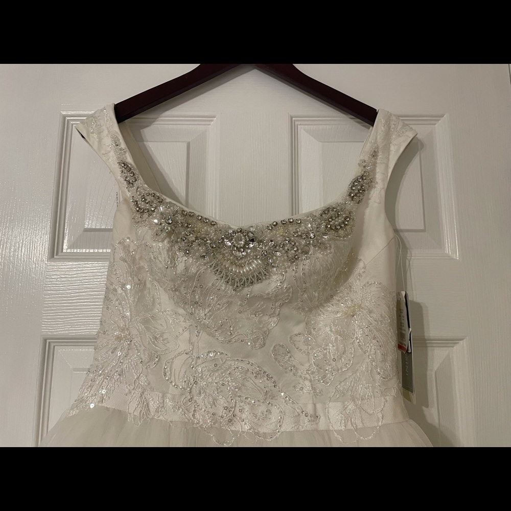 David’s Bridal Oleg Cassini Wedding Gown Size 6